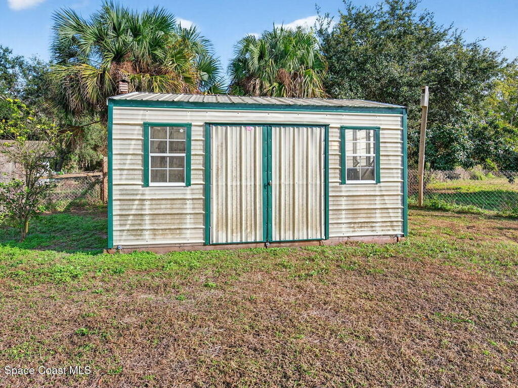 6033 Palm Street, Mims, FL 32754