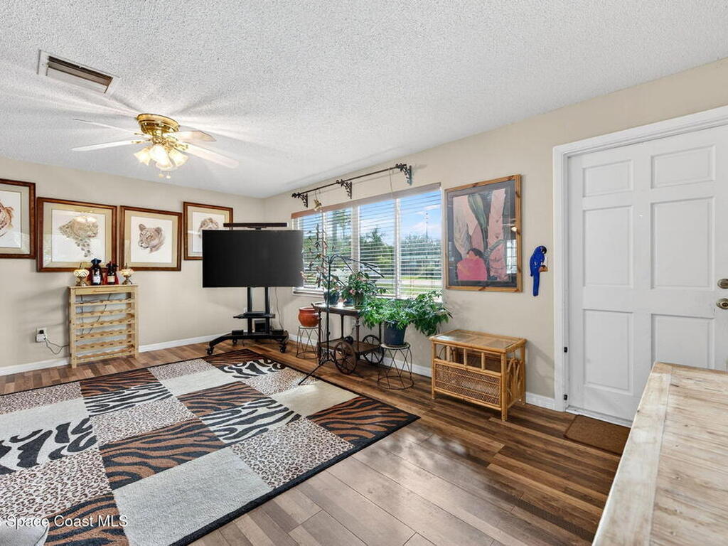 6033 Palm Street, Mims, FL 32754