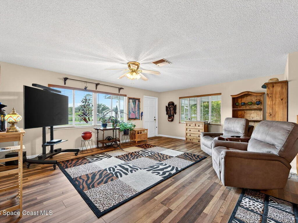 6033 Palm Street, Mims, FL 32754