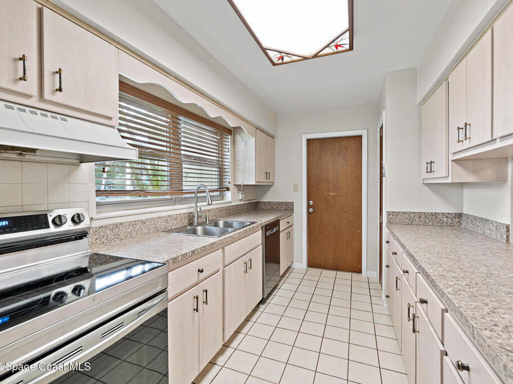 105 Hedgegrove Avenue, Satellite Beach, FL 32937