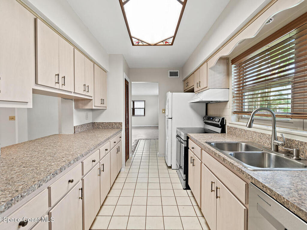 105 Hedgegrove Avenue, Satellite Beach, FL 32937