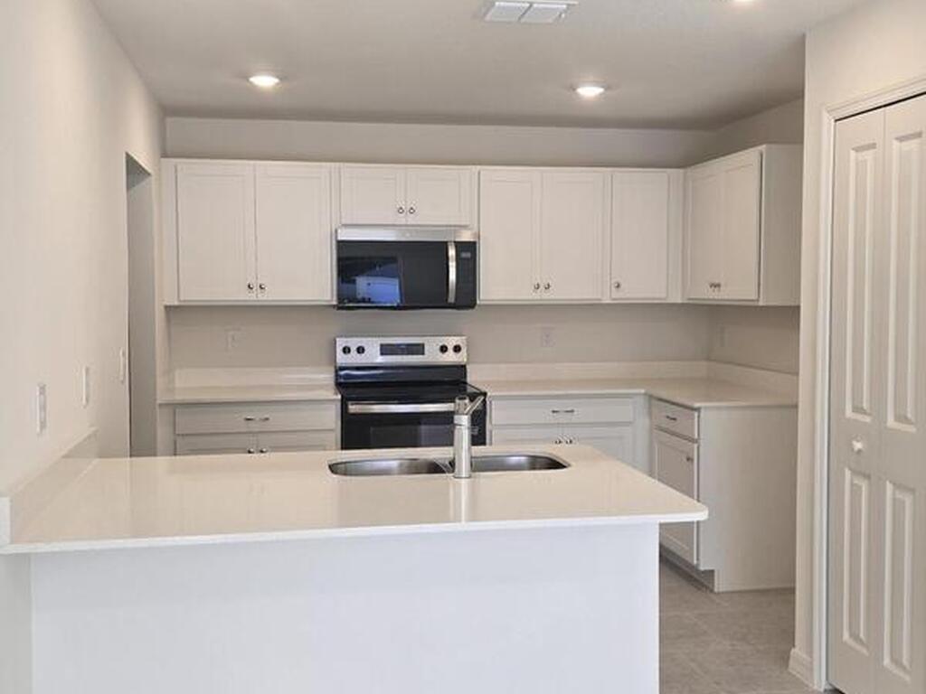 582 SW Richmond Circle, Palm Bay, FL 32908