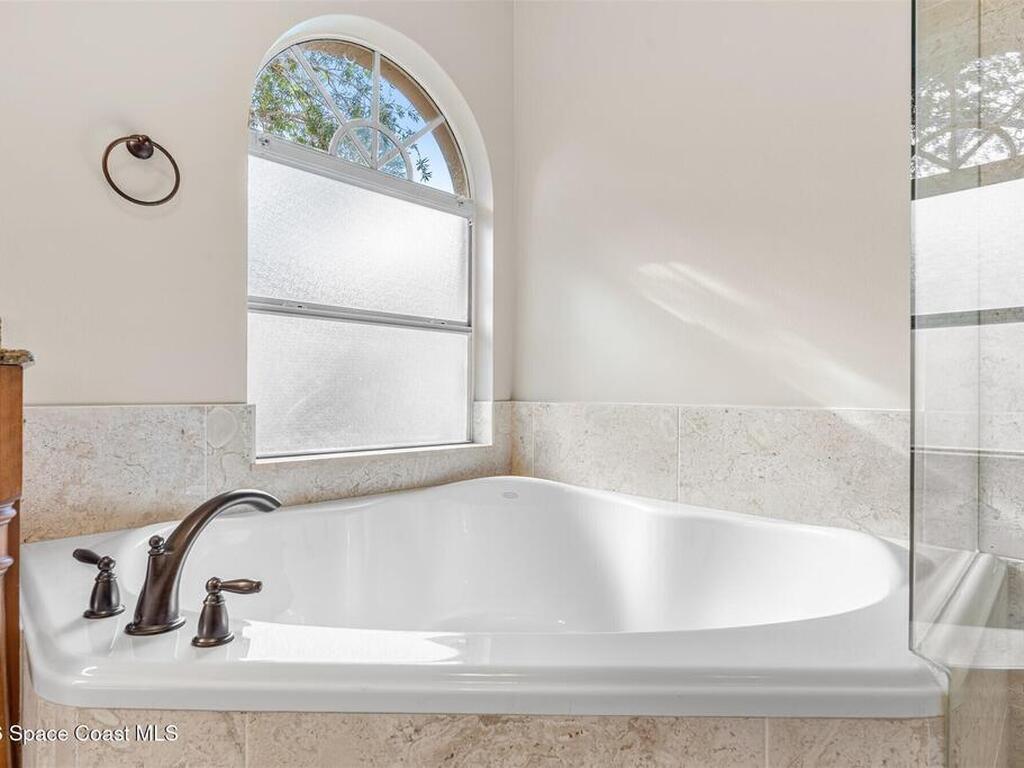 8033 Kingswood Way, Melbourne, FL 32940