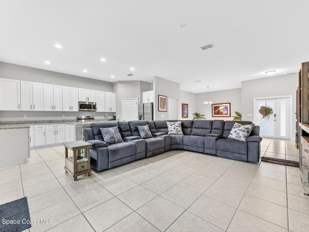 1285 Grandeur Street, Palm Bay, FL 32909