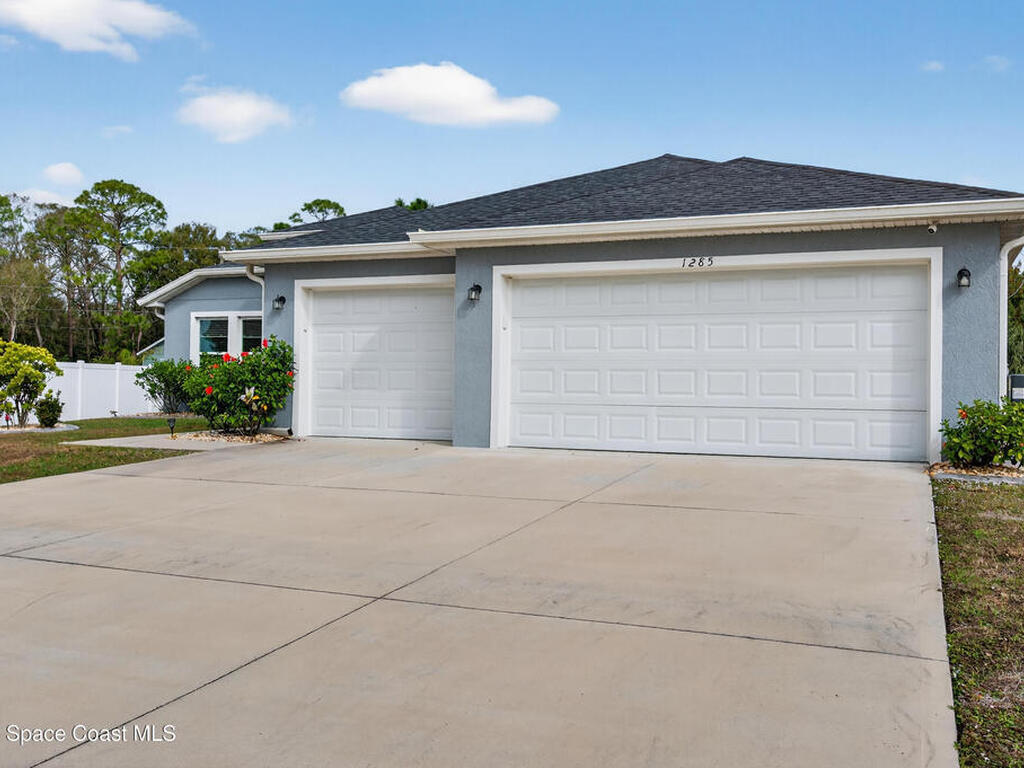1285 Grandeur Street, Palm Bay, FL 32909