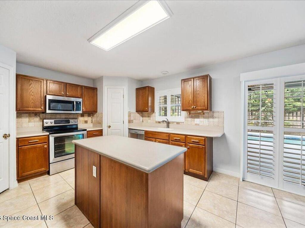 2338 Maeve Circle, West Melbourne, FL 32904