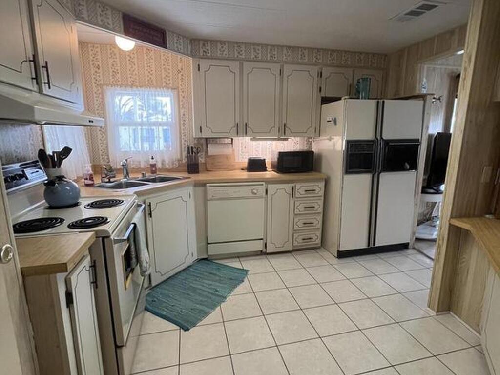 5380 Bannock Street, Micco, FL 32976