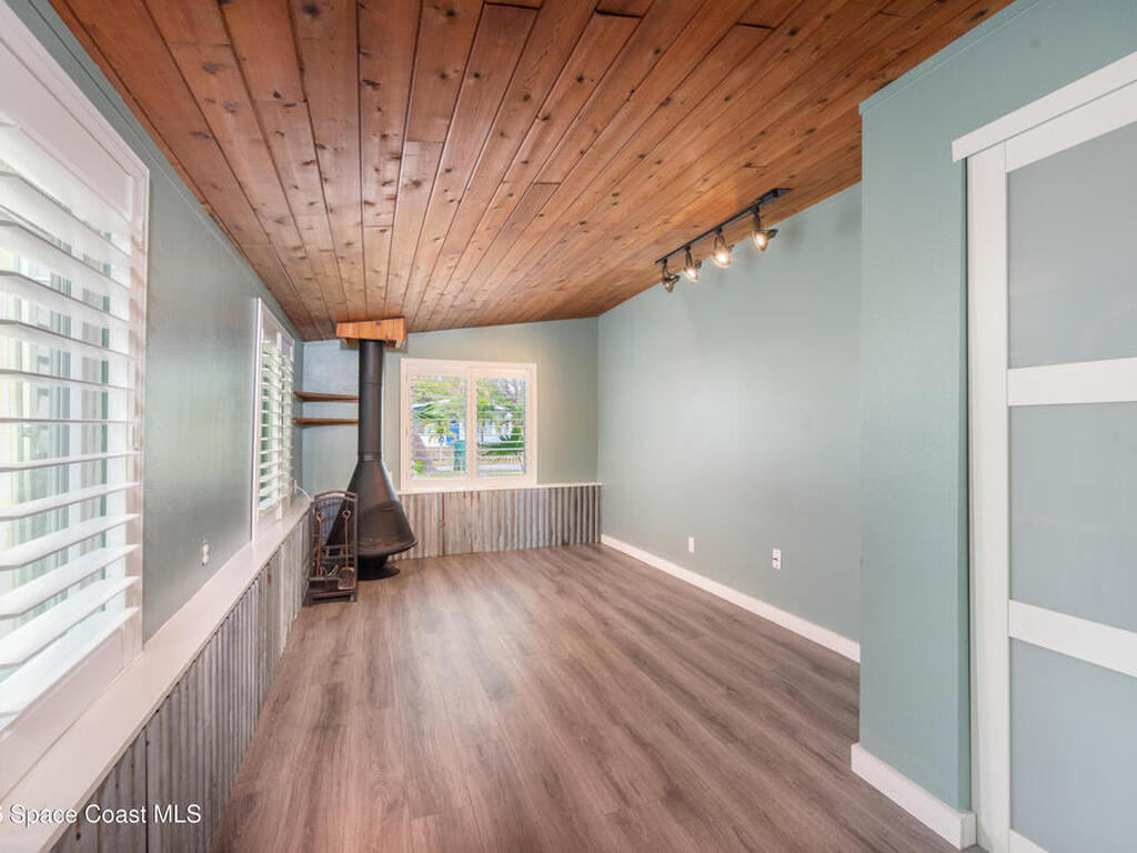 331 Avenida Del Sol Avenue, Indialantic, FL 32903