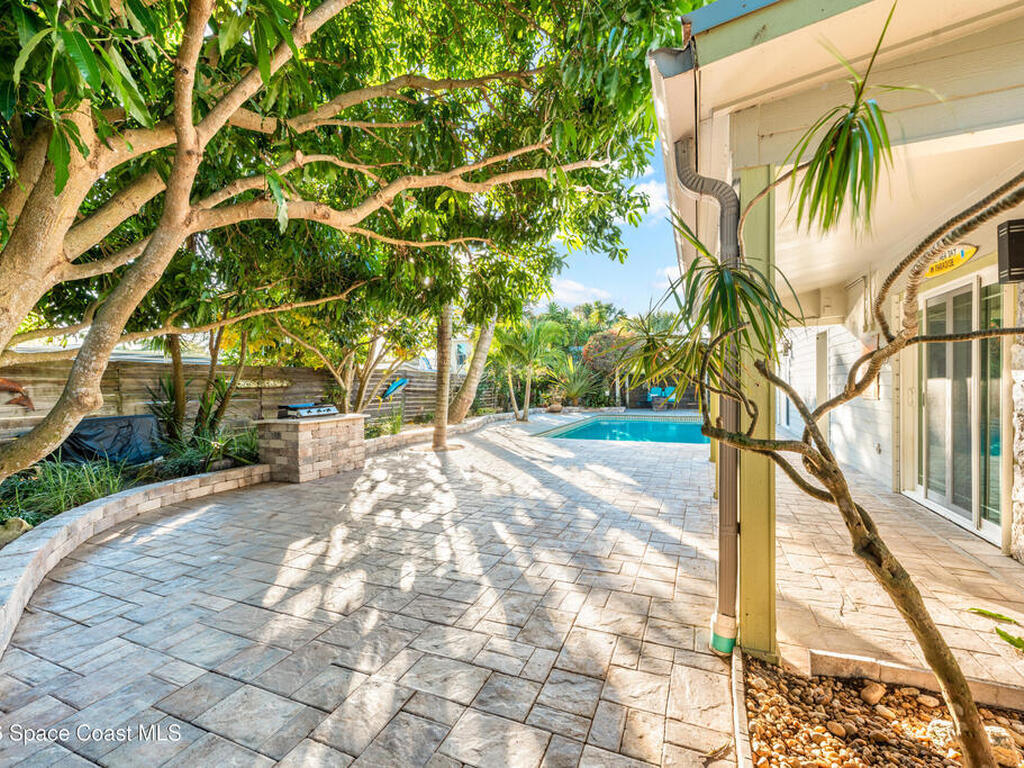 331 Avenida Del Sol Avenue, Indialantic, FL 32903