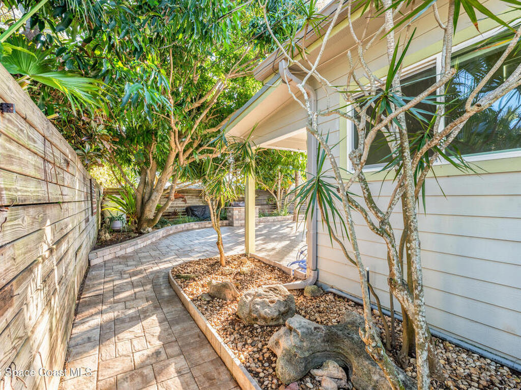 331 Avenida Del Sol Avenue, Indialantic, FL 32903