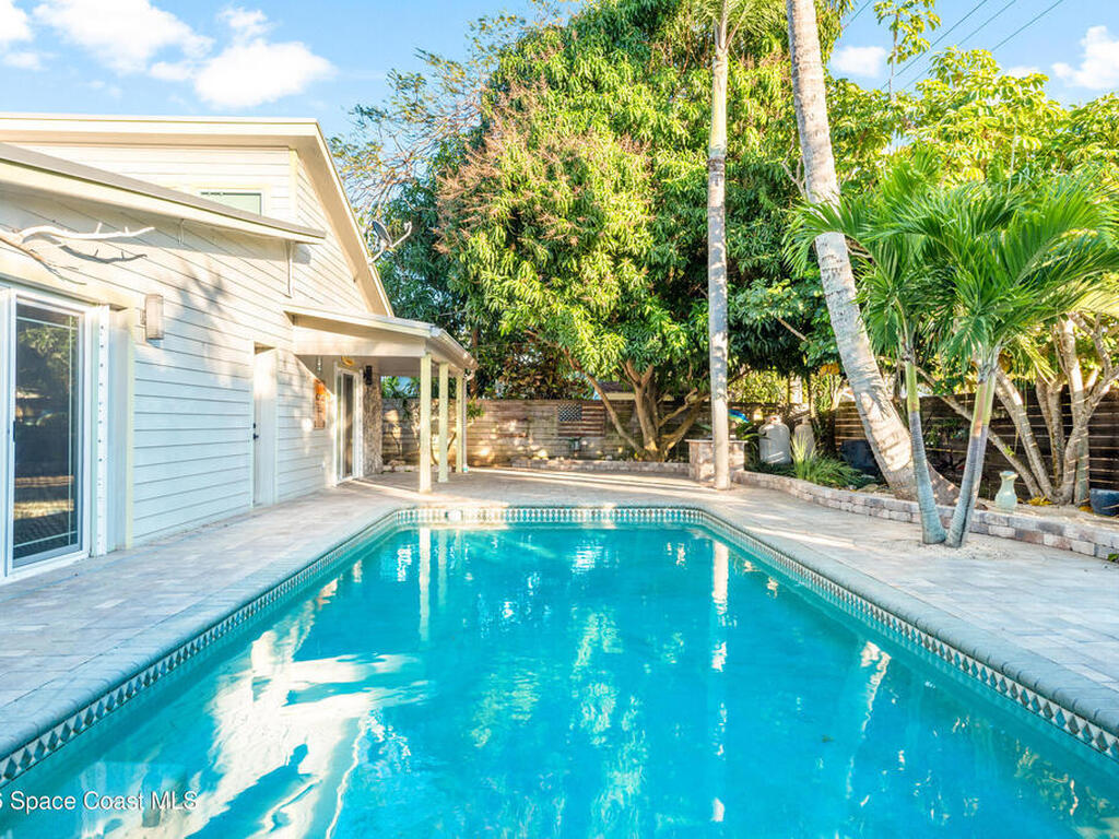 331 Avenida Del Sol Avenue, Indialantic, FL 32903