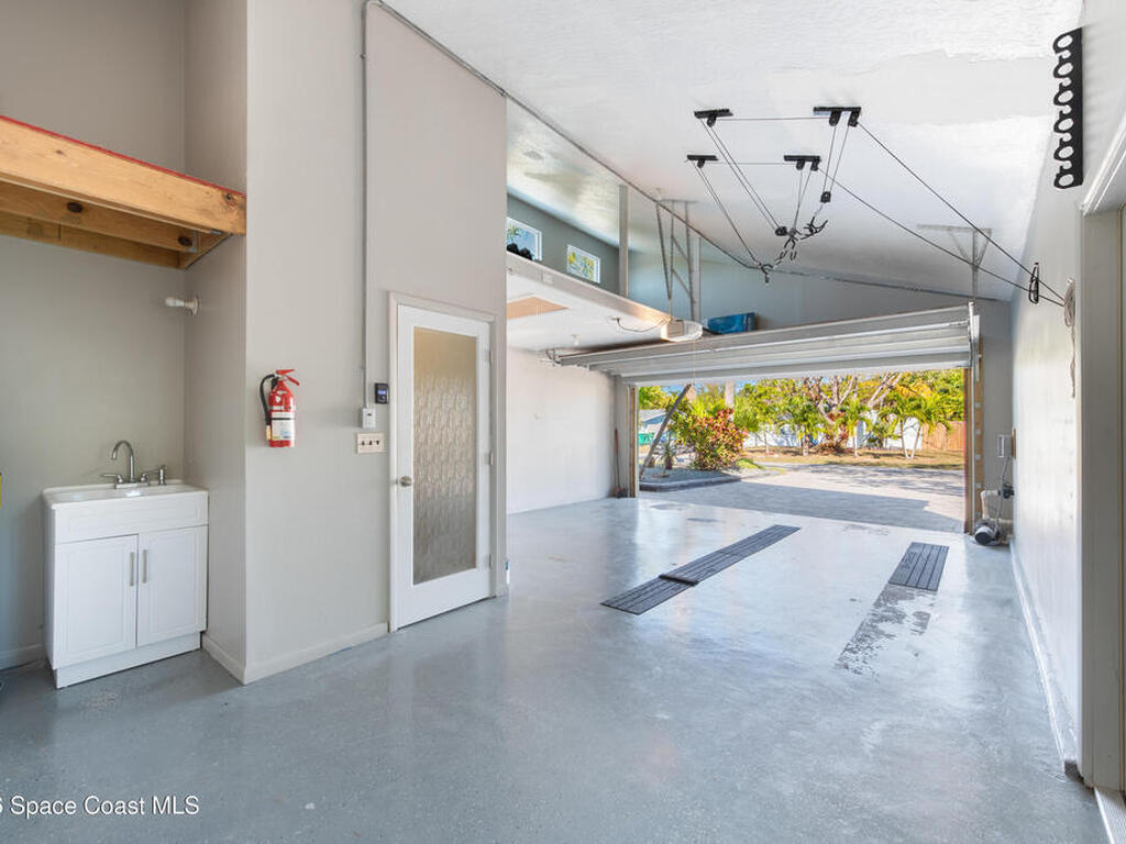 331 Avenida Del Sol Avenue, Indialantic, FL 32903