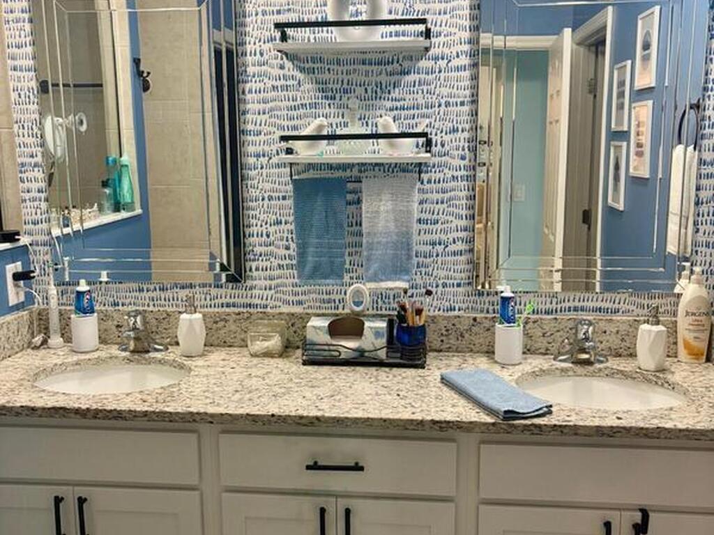 8352 Laguna Circle, Micco, FL 32976