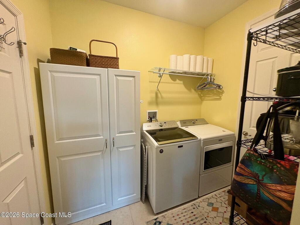 8352 Laguna Circle, Micco, FL 32976