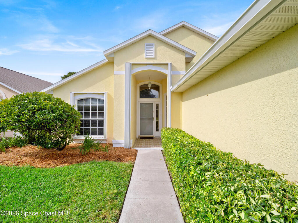 1060 Pine Creek Circle, Palm Bay, FL 32905