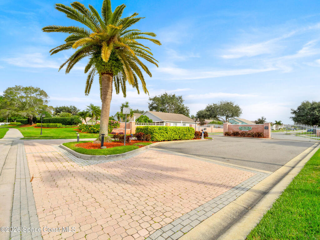 1060 Pine Creek Circle, Palm Bay, FL 32905