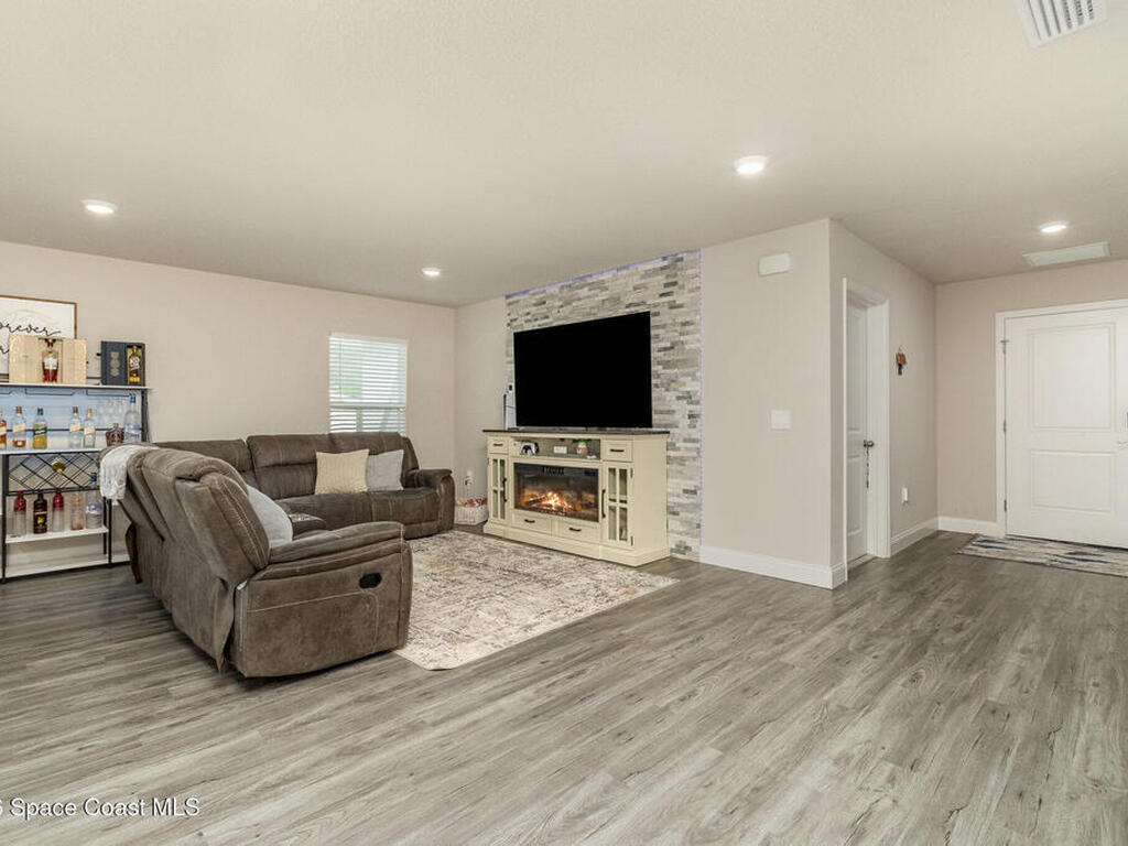 866 Carnival Road Se Road, Palm Bay, FL 32909