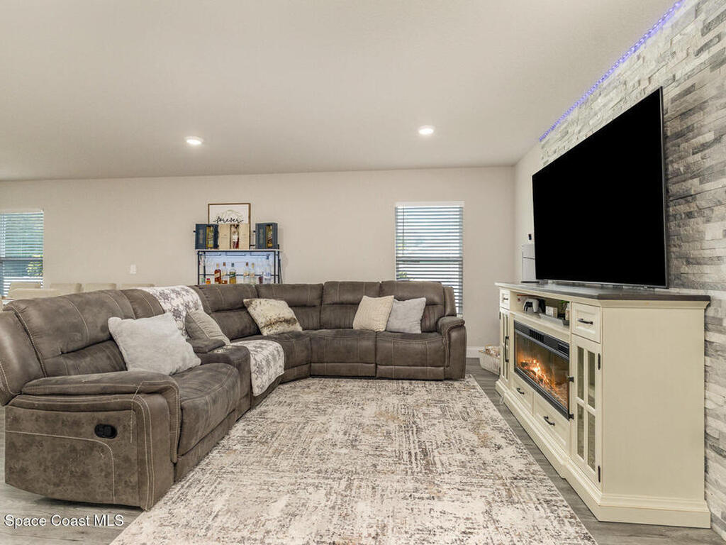 866 Carnival Road Se Road, Palm Bay, FL 32909