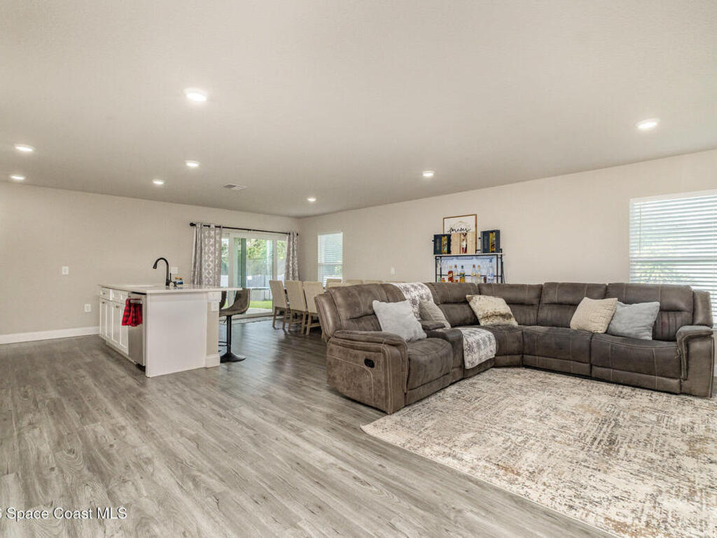 866 Carnival Road Se Road, Palm Bay, FL 32909