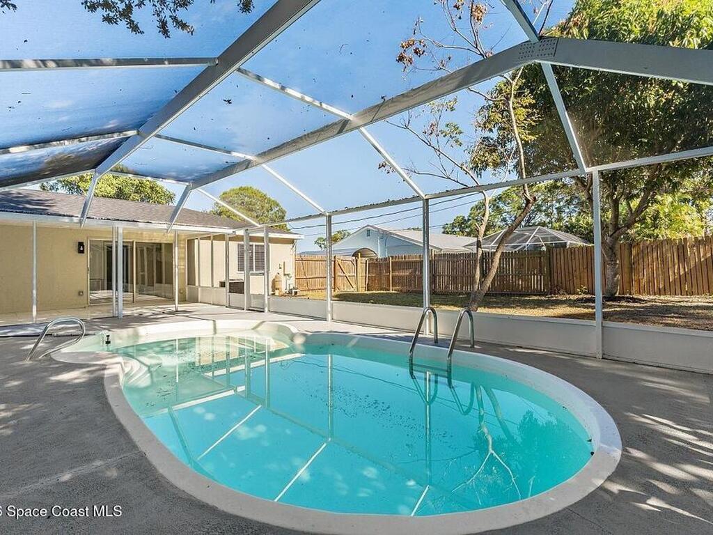 111 Alameda Avenue, Sebastian, FL 32958