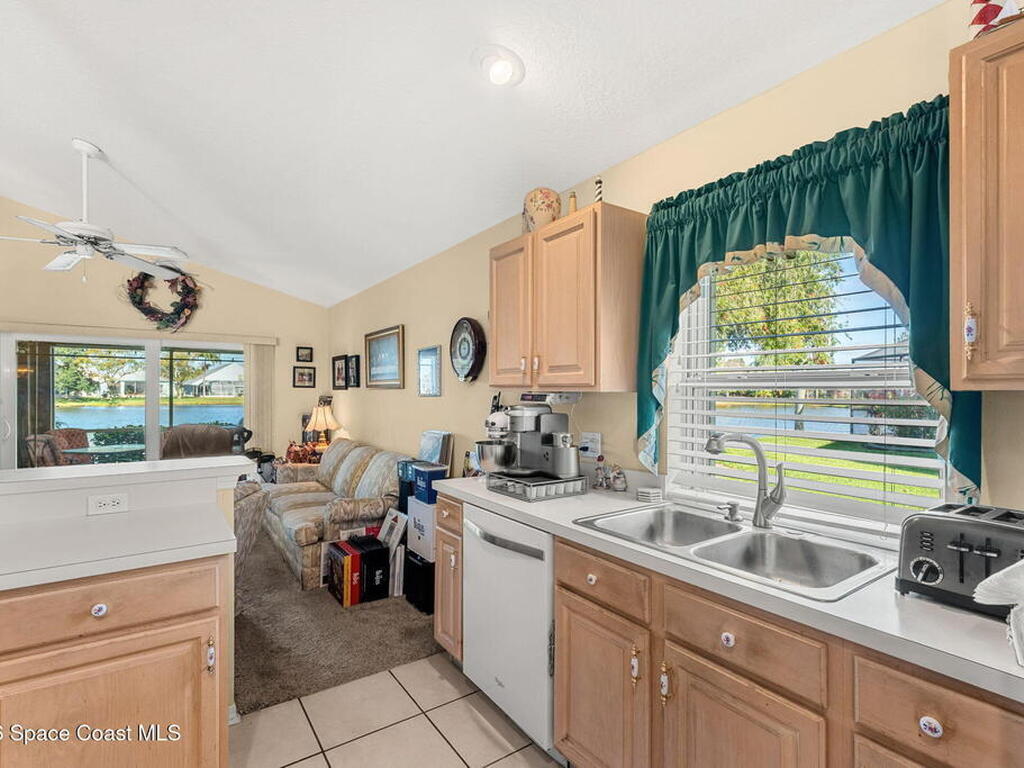 7828 Falling Leaf Place, Melbourne, FL 32940