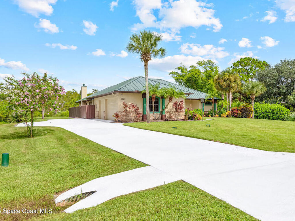 5627 Cypress Creek Drive, Grant, FL 32949