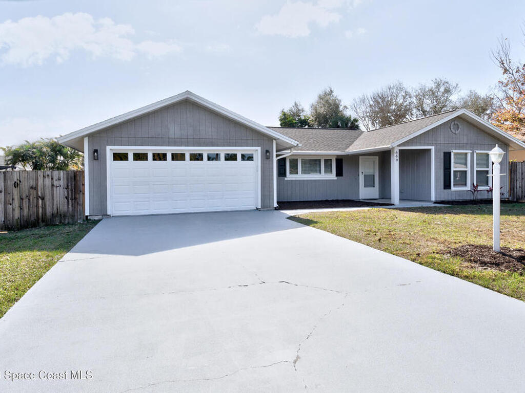 669 Vocelle Avenue, Sebastian, FL 32958