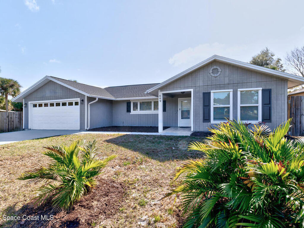 669 Vocelle Avenue, Sebastian, FL 32958