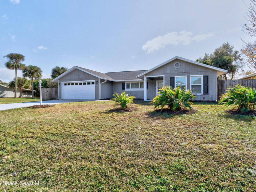 669 Vocelle Avenue, Sebastian, FL 32958