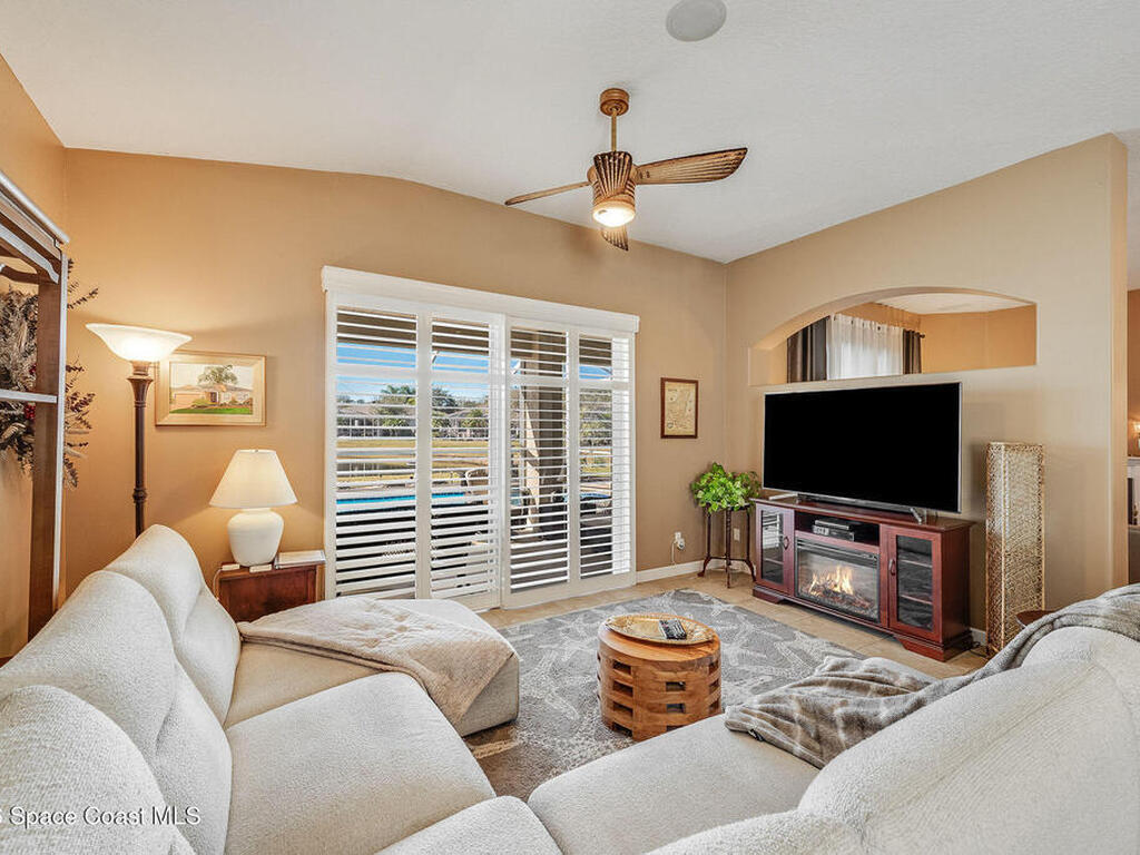 426 Gardendale Circle, Palm Bay, FL 32909