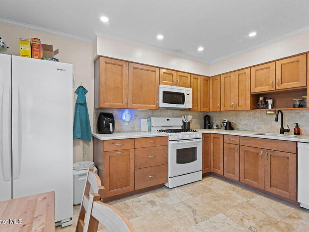 913 S Colonial Court, Indian Harbour Beach, FL 32937