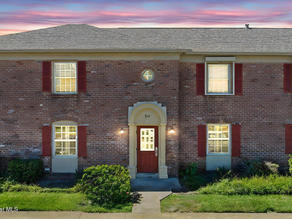 913 S Colonial Court, Indian Harbour Beach, FL 32937