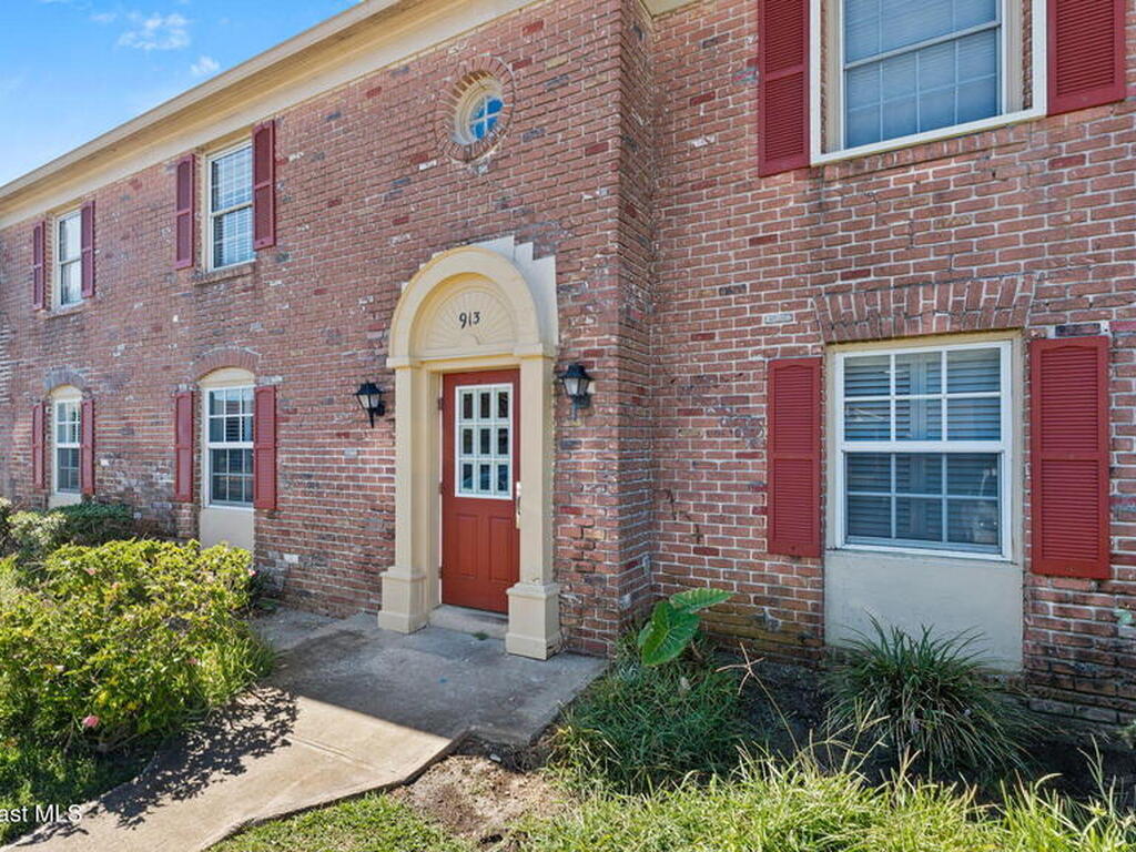 913 S Colonial Court, Indian Harbour Beach, FL 32937