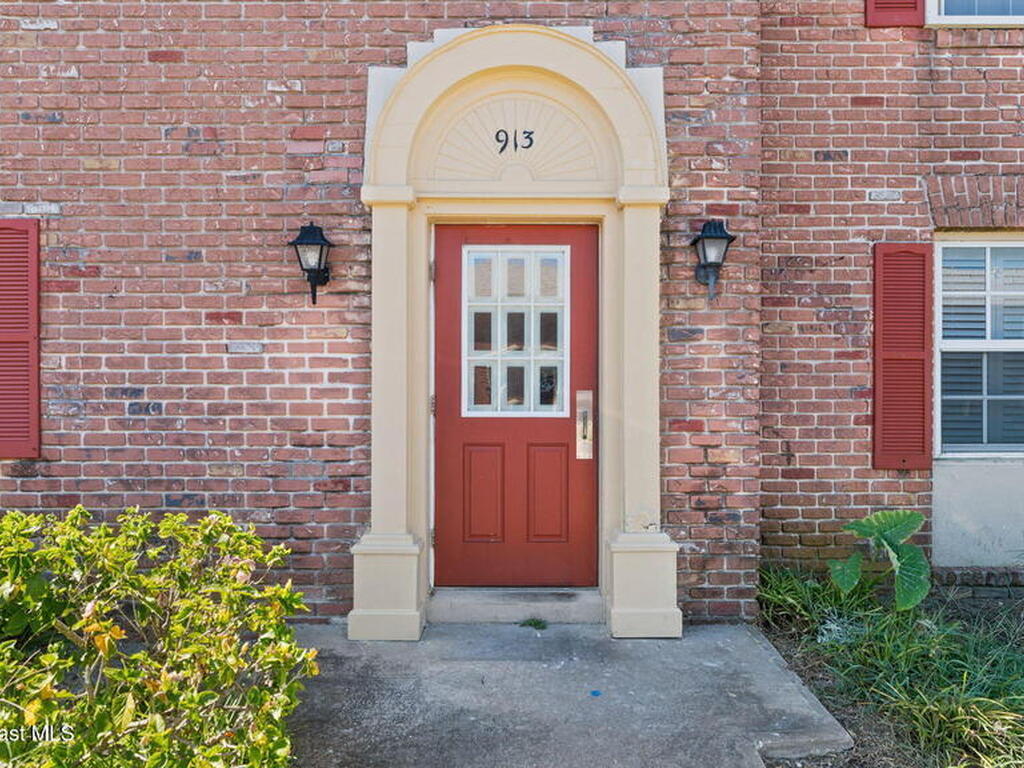 913 S Colonial Court, Indian Harbour Beach, FL 32937