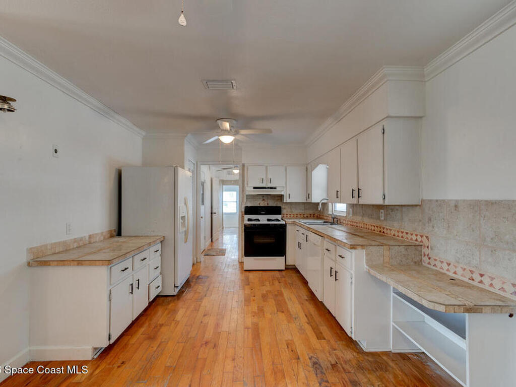 922 Locust Street, New Smyrna Beach, FL 32169