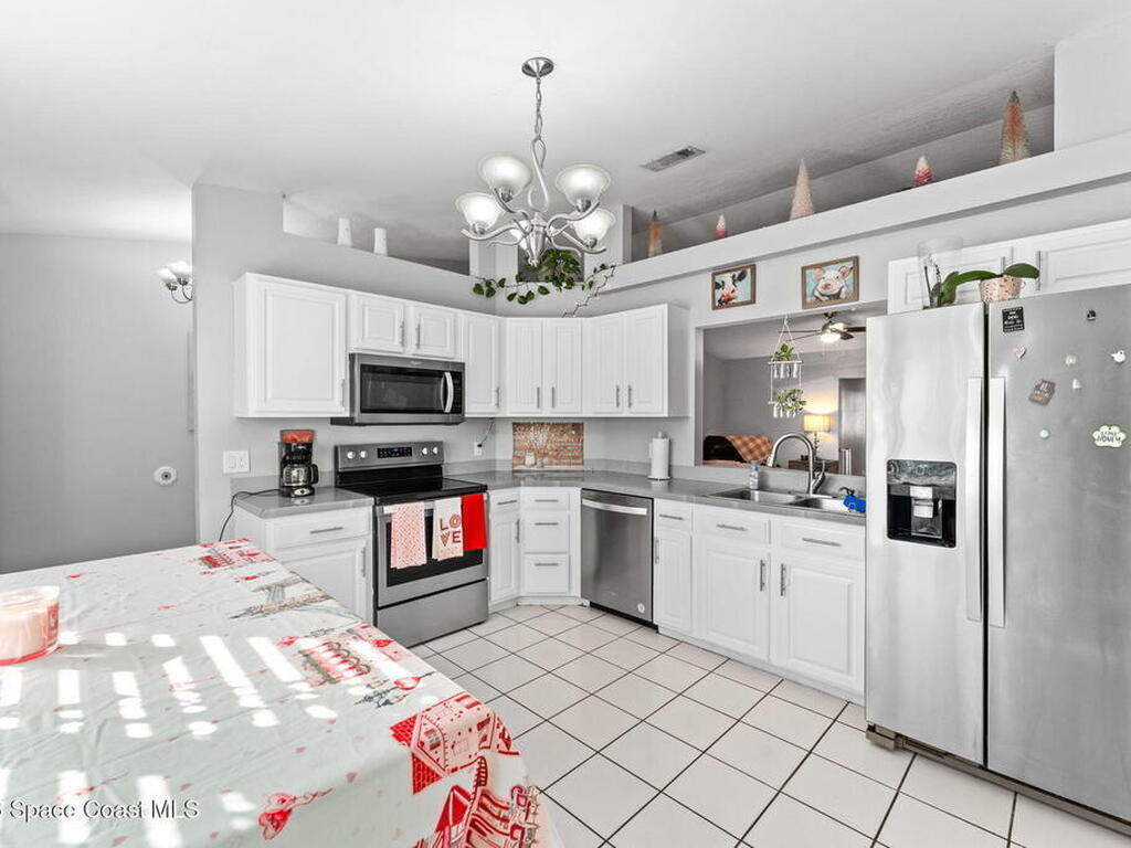 1567 Heartwellville Street, Palm Bay, FL 32907