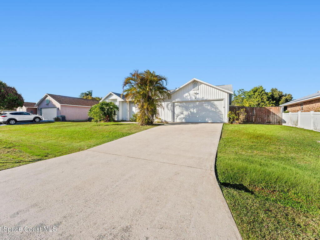 1567 Heartwellville Street, Palm Bay, FL 32907