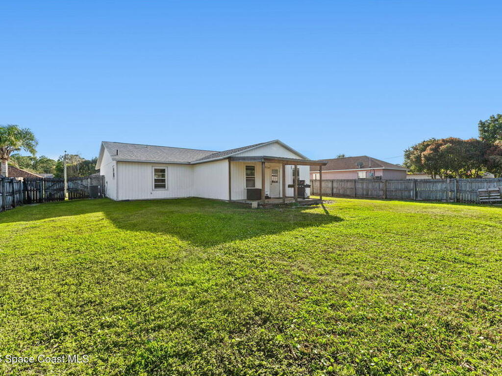 1567 Heartwellville Street, Palm Bay, FL 32907