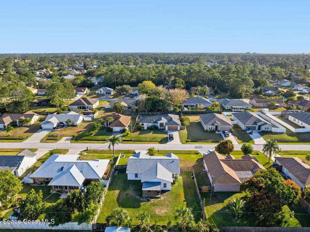 1567 Heartwellville Street, Palm Bay, FL 32907