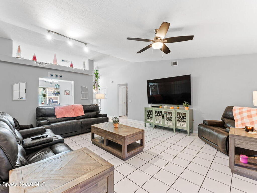 1567 Heartwellville Street, Palm Bay, FL 32907