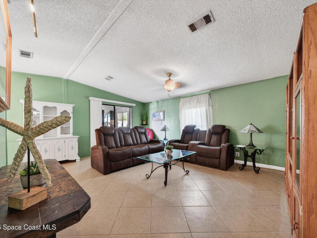 7645 Chasta Road, Micco, FL 32976