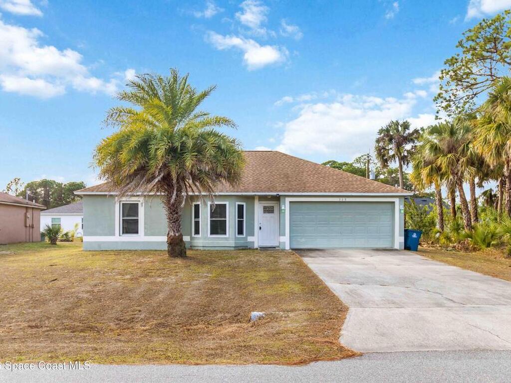 308 NW Tamarind Circle, Palm Bay, FL 32907
