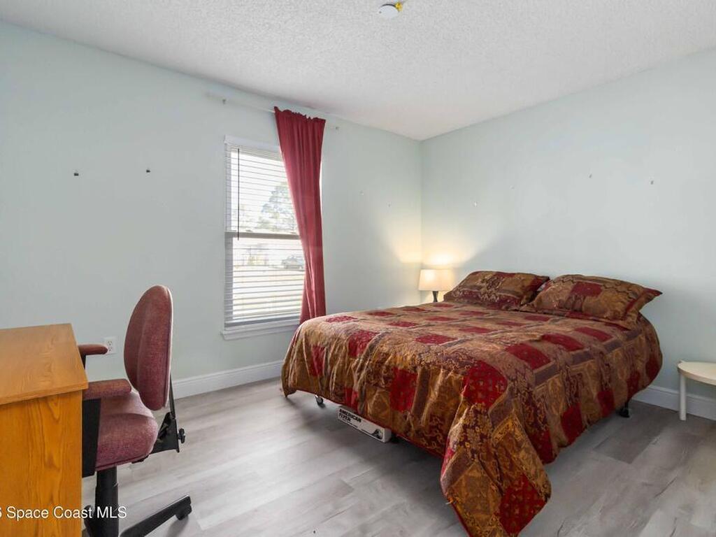 308 NW Tamarind Circle, Palm Bay, FL 32907