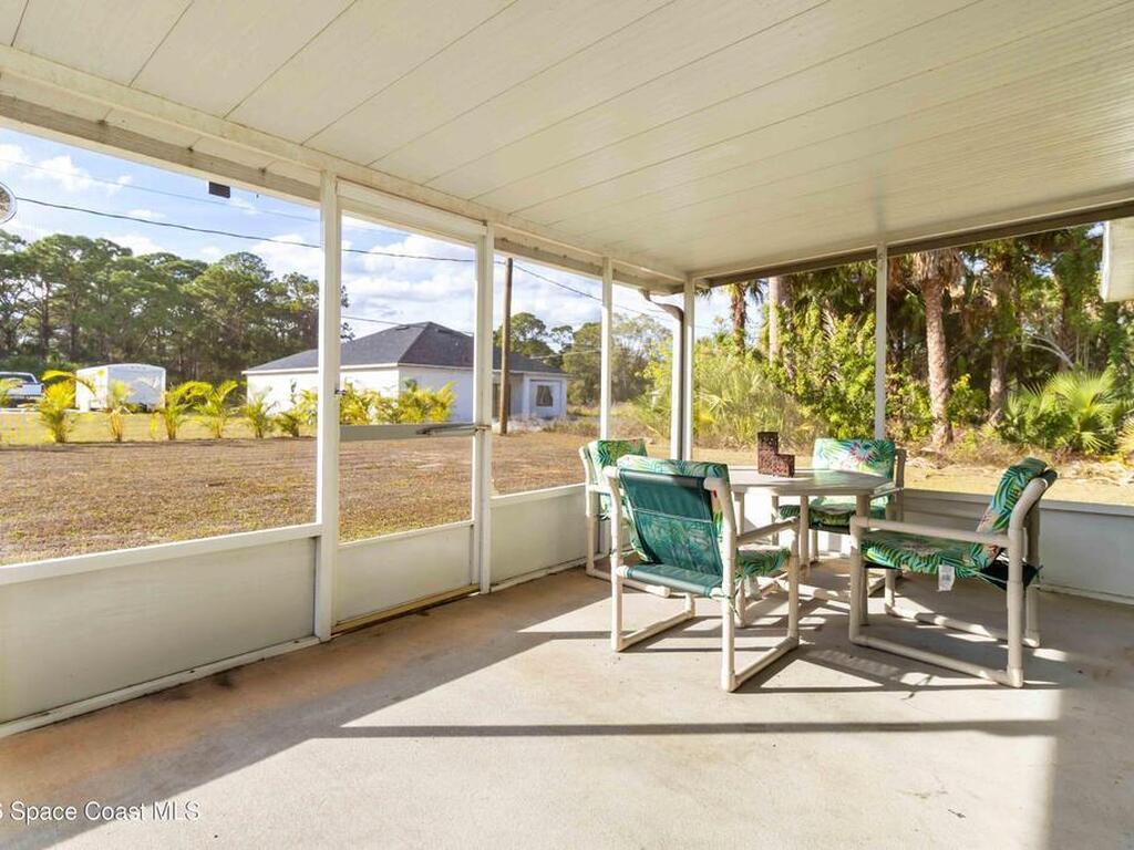 308 NW Tamarind Circle, Palm Bay, FL 32907