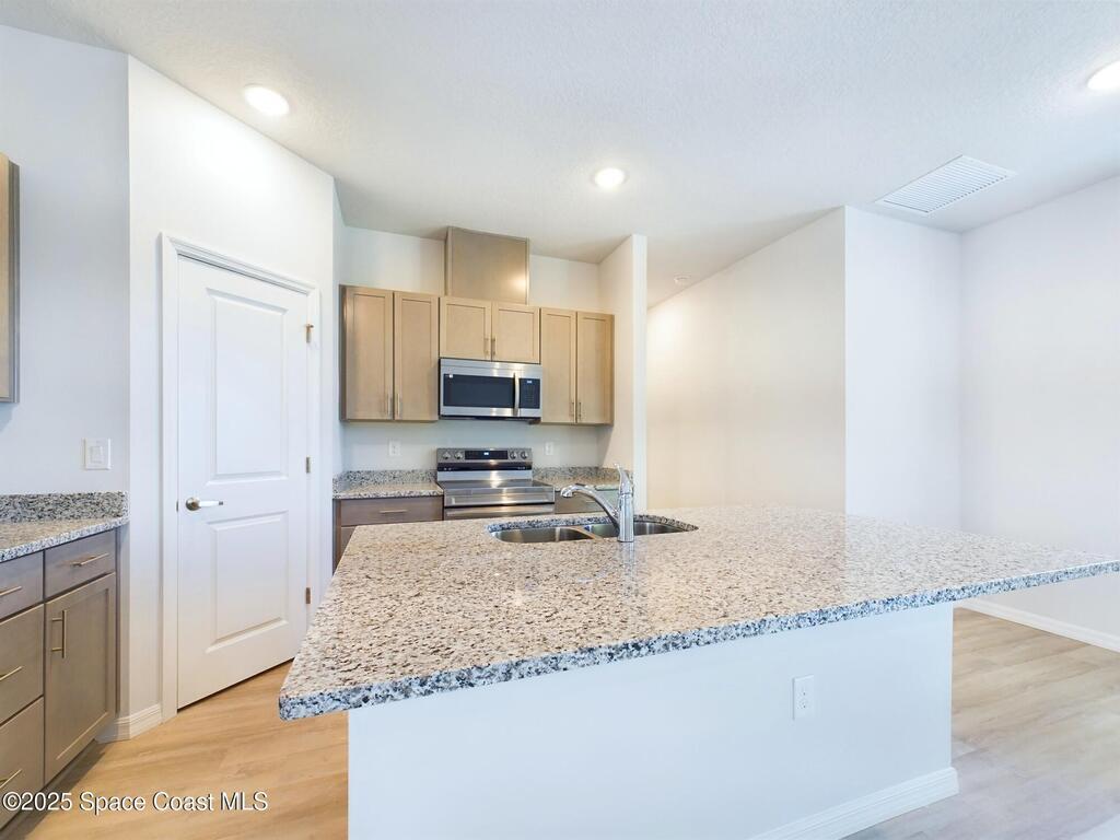 1085 SW Harlingen Road, Palm Bay, FL 32908