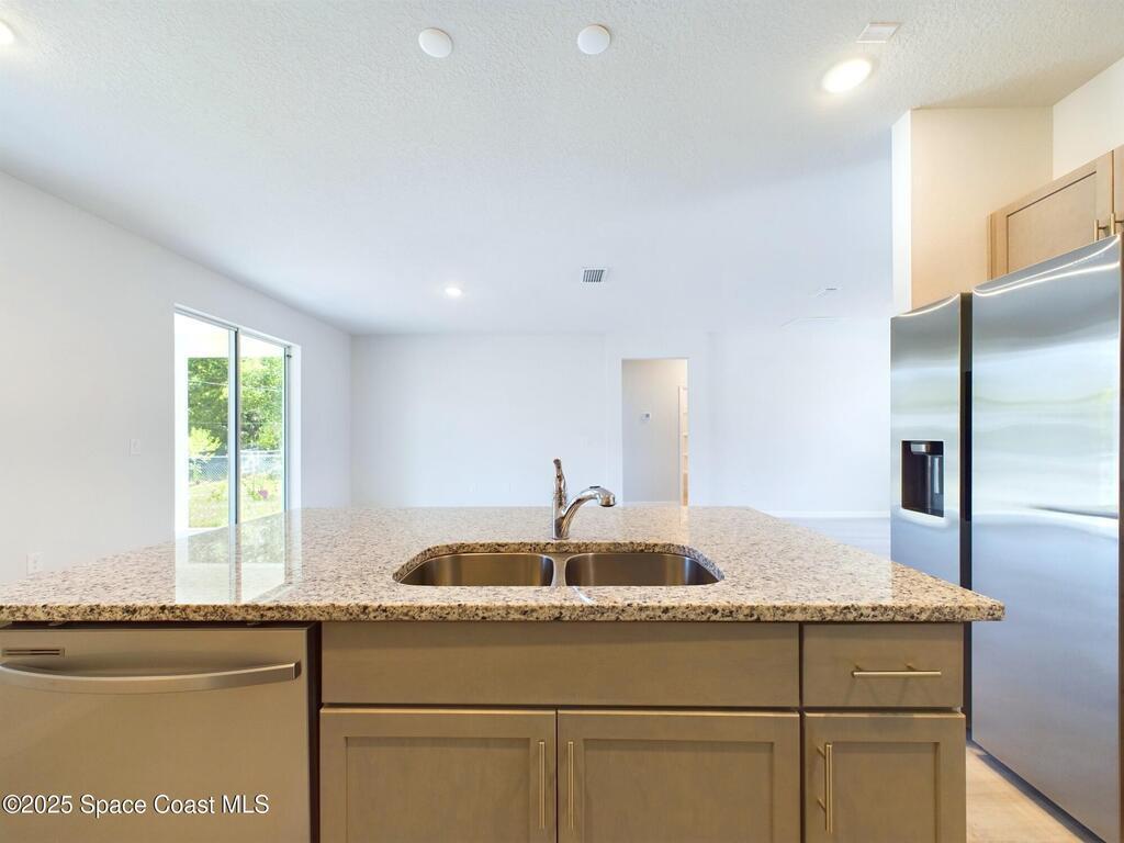 1085 SW Harlingen Road, Palm Bay, FL 32908