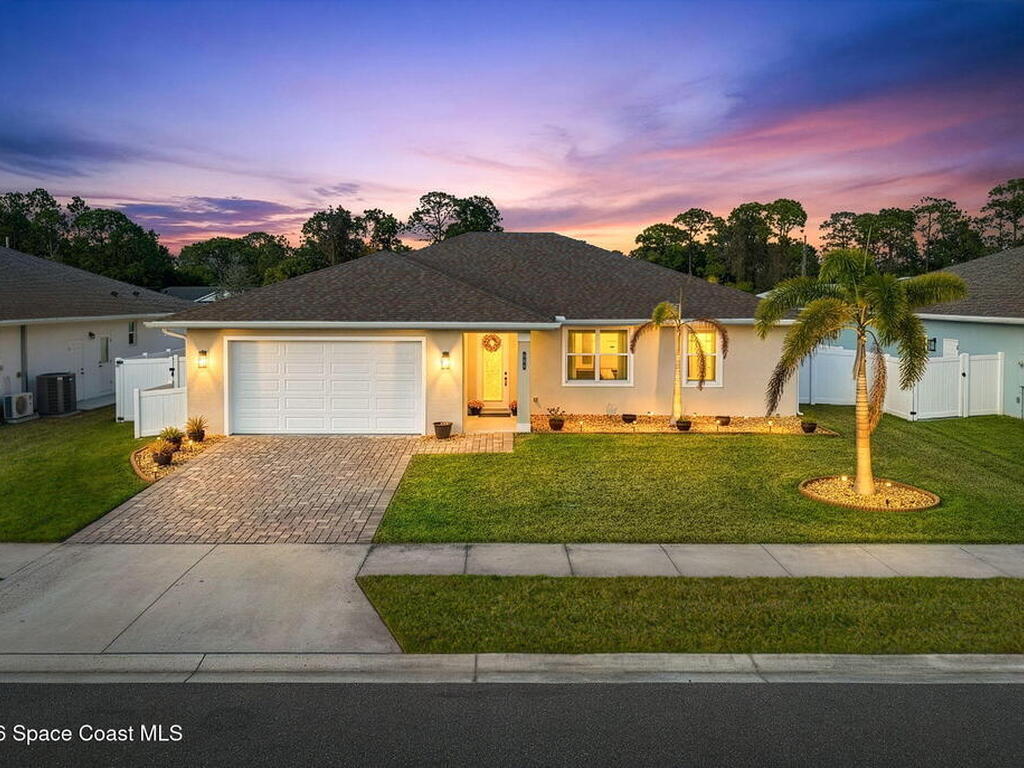 984 Captiva Island Circle, Palm Bay, FL 32908