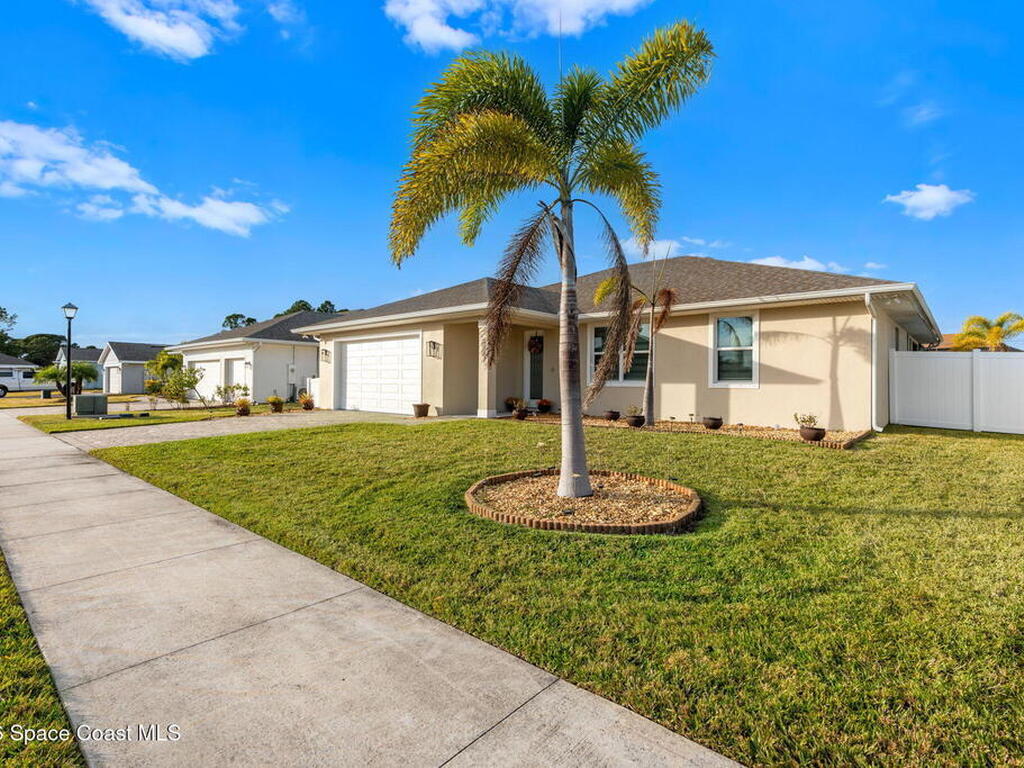 984 Captiva Island Circle, Palm Bay, FL 32908