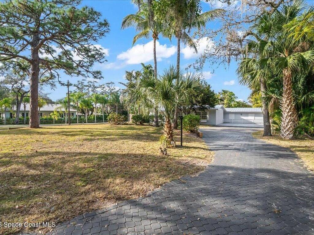 9670 Mockingbird Lane, Micco, FL 32976