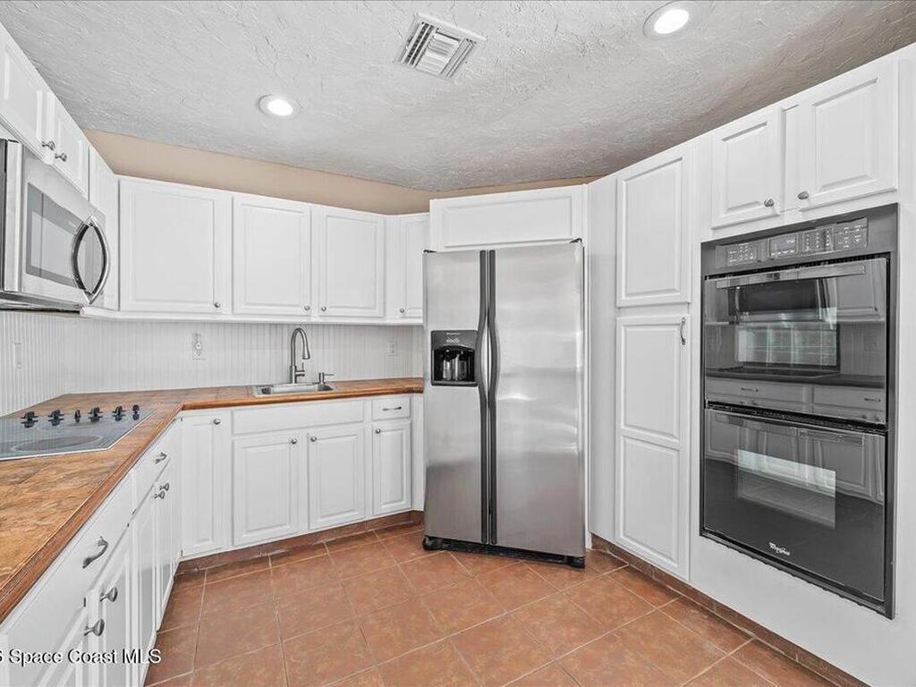 9670 Mockingbird Lane, Micco, FL 32976